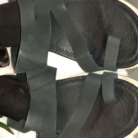 Black sandals - Picture 2 of 4